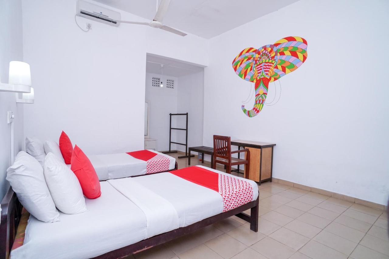 Oyo 384 Dilena Beach Resort Unawatuna Exterior photo
